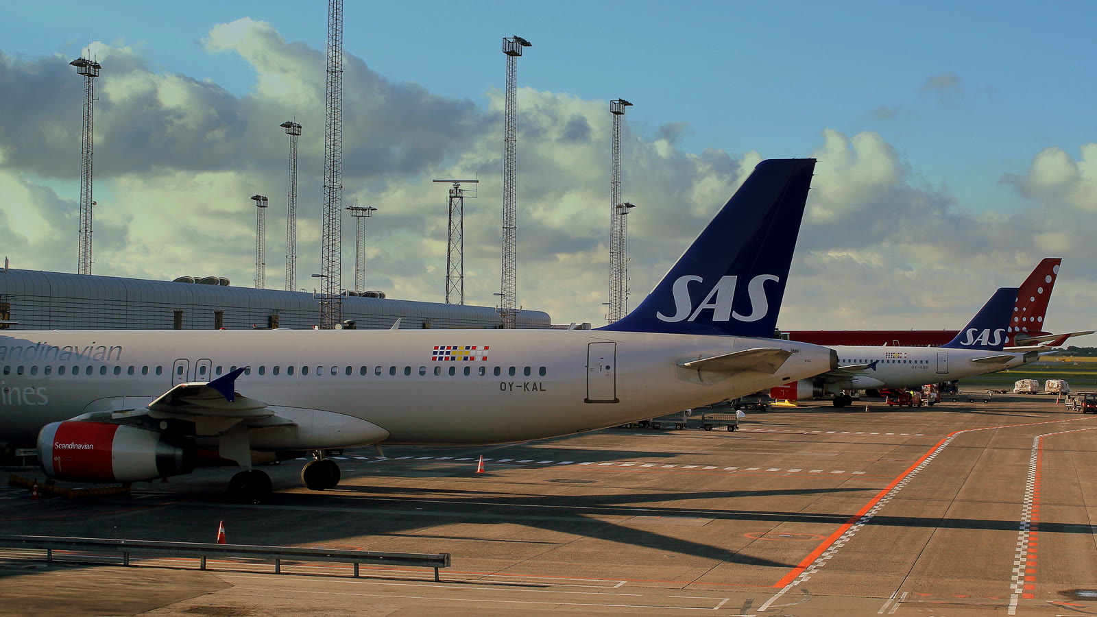 SAS-fly ved gaten i Københavns Lufthavn i Kastrup